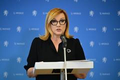 Ministryně financí Alena Schillerová (ANO) prohlásila, že pokud nezačne zákon platit do konce dubna, muselo by ministerstvo vydat nové opatření obecné povahy podle nynějších předpisů.