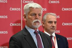 Zleva prezident Petr Pavel a předseda ČMKOS Josef Středula na sjezdu Českomoravské konfederace odborových svazů. Foto z 24. dubna 2026.