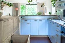 Nízkonákladová rekonstrukce navazuje na původní experimentální charakter celé kolonie z let 1947–1949, která vznikala podle návrhu architekta Jecha jako urbanisticky i stavebně progresivní celek.