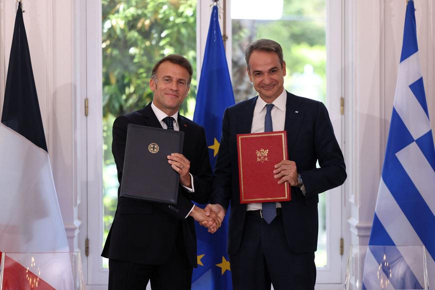 „Trump by měl mít radost.“ Francie a Řecko posilují evropský pilíř NATO