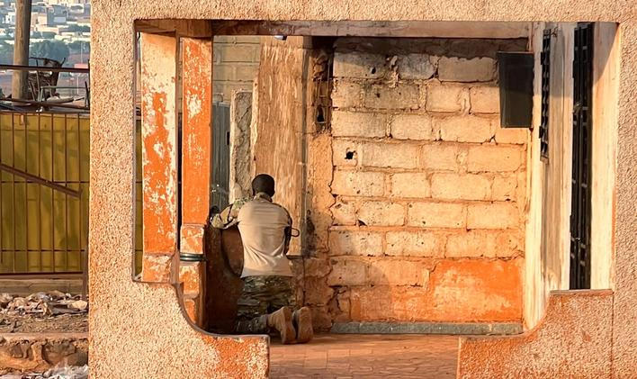 Povstalci zaútočili v sobotu před šestou hodinou ráno místního času (8:00 SELČ) i na hlavní armádní základnu v Kati (na snímku) nedaleko malijské metropole Bamako. Vojáci následně zablokovali silnice v oblasti; 25. dubna 2026.