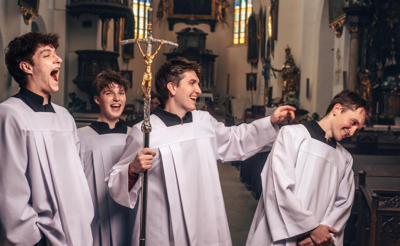 Skupina Mládež Litomyšl točí zábavná videa přímo v kostele, aby rozšířila povědomí o víře.