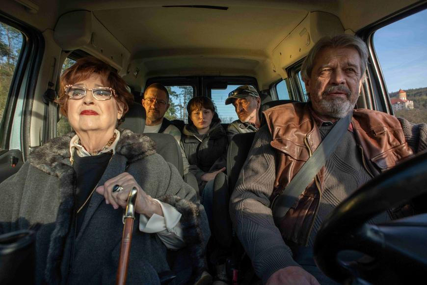 Lajf, či nelajf? Nový Strachův film o sebevrazích je příznačně bez života