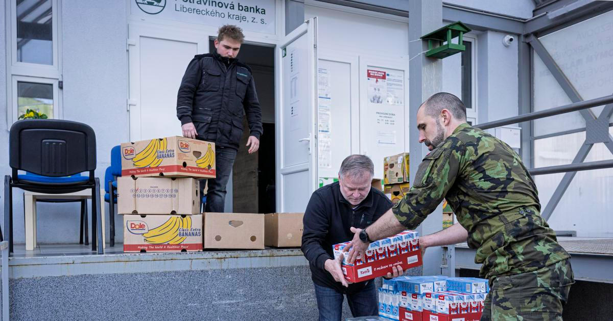 Jarní potravinové sbírky se zúčastnil rekordní počet obchodů, vybralo se o sto tun víc než loni
