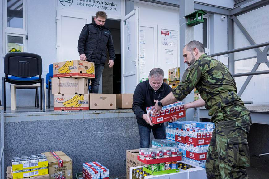 Jarní potravinové sbírky se zúčastnil rekordní počet obchodů, vybralo se o sto tun více než loni