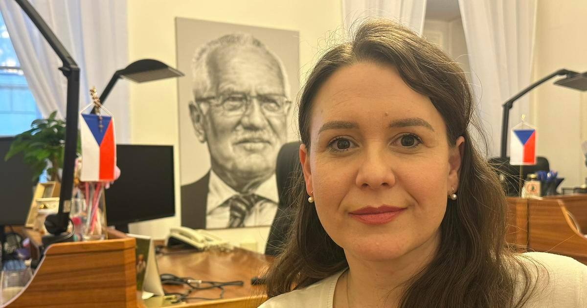 Četla knihy Fialy, pomohl jí prezident Pavel. Teď hájí jako poslankyně Turka s Macinkou