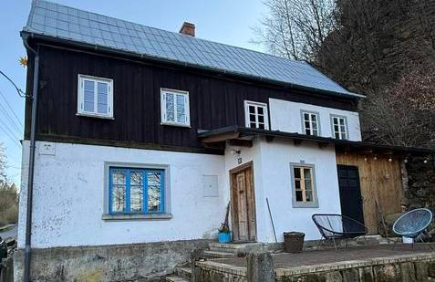 Cimra Bude se nachází v Horním Prysku a nabízí neotřelé ubytování.