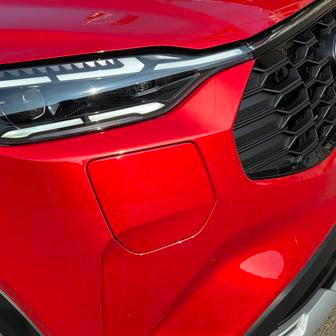Plug-in hybrid přitom zvládne jen na elektřinu ujet ve městě až 72 kilometrů, takže ho tolik netrápí časté krátké popojíždění, kvůli kterému zejména naftové motory tolik trpí. 