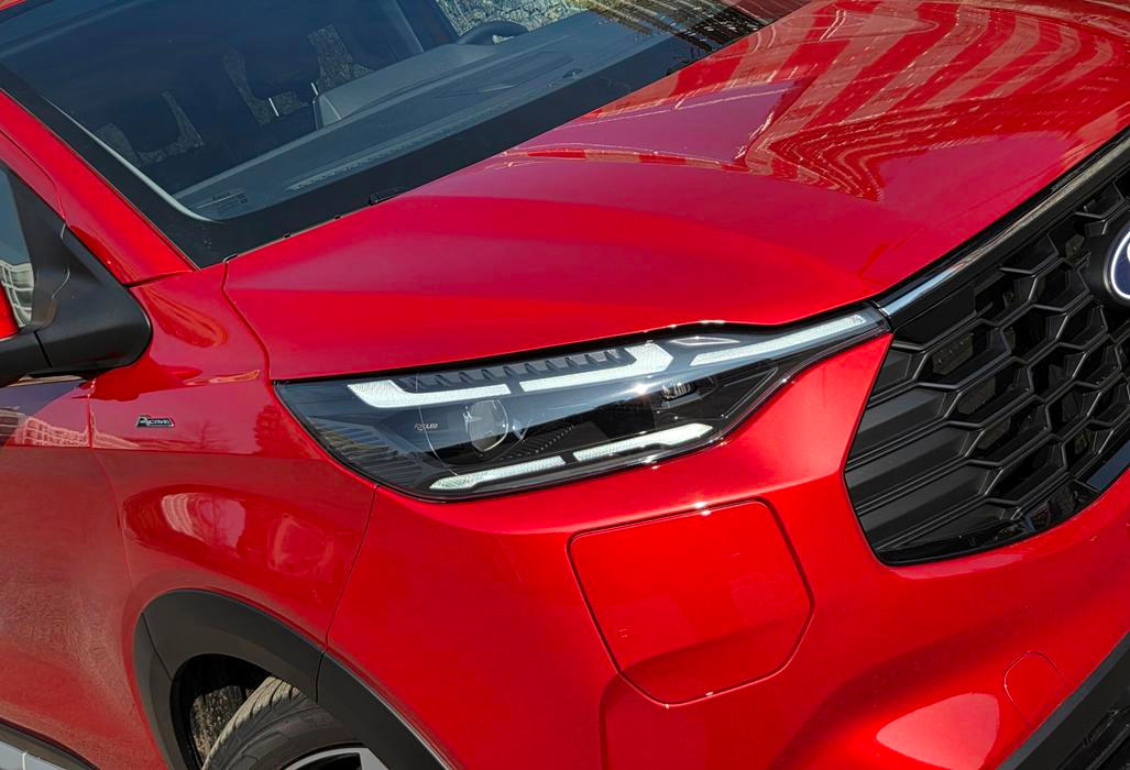 Vpředu jsou vždy LED světla, na přání se dodávají i Matrix LED světla se stálým dálkovým svícením a vykrýváním protijedoucích vozidel.