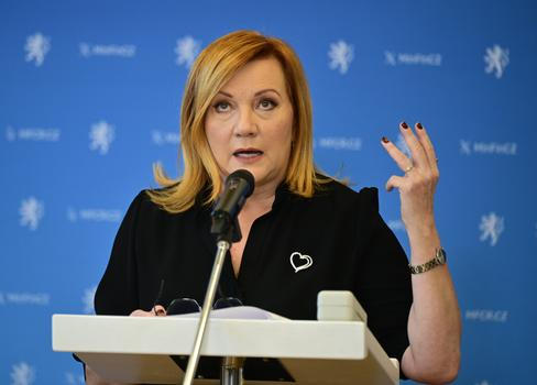 Alena Schillerová, ministryně financí, politička