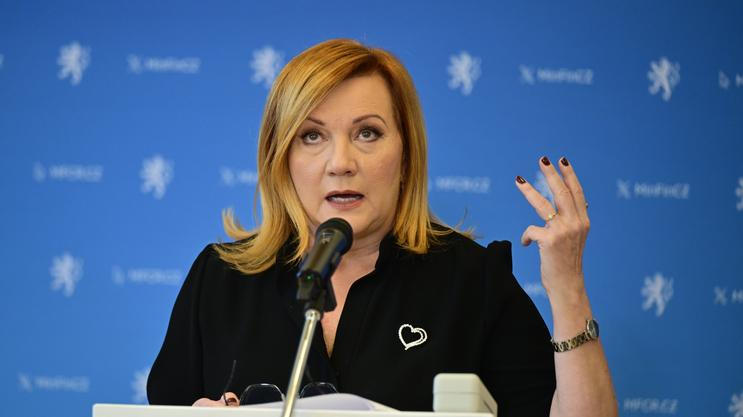 Alena Schillerová, ministryně financí, politička