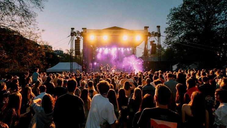 V rámci festivalu Mladí ladí jazz se 30. dubna 2026 diváci mohou těšit na písničkáře a songwritera Oscara Jeromeho, italskou zpěvačku Coca Pumu, britský brass band New Car Smell a český kvintet Osmosis.