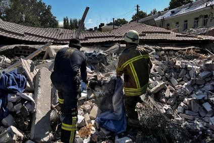 Hotel Atlantic ve městě Bachmut po ruském bombardování.