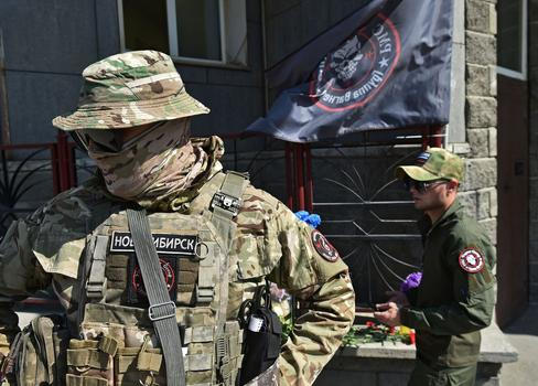 Od roku 2021 podporovala malijský režim v boji proti povstaleckým organizacím žoldácká Wagnerova skupina. 