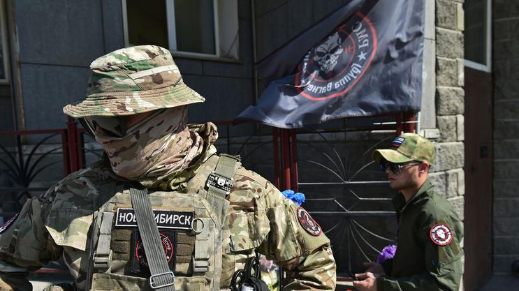 Od roku 2021 podporovala malijský režim v boji proti povstaleckým organizacím žoldácká Wagnerova skupina. 