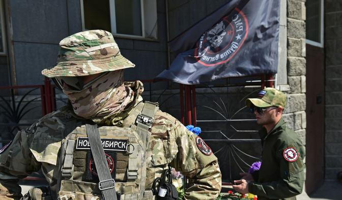 Od roku 2021 podporovala malijský režim v boji proti povstaleckým organizacím žoldácká Wagnerova skupina. 