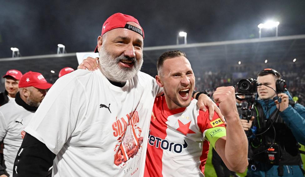 Fotbal - Chance liga 2024/25 - skupina o titul - Olomouc - Slavia (v bílo - červeném)