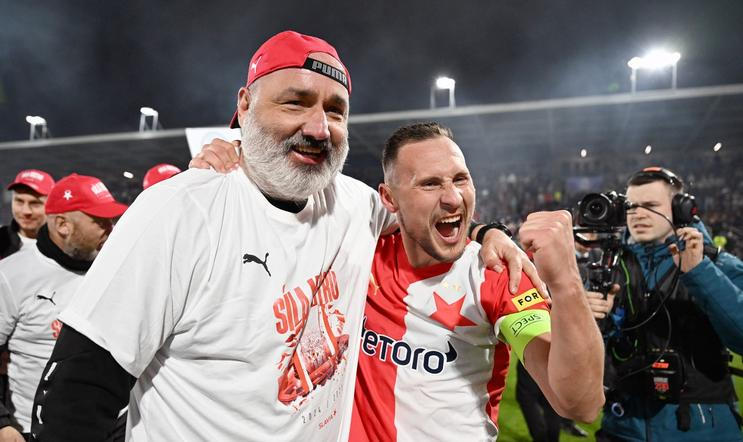 Fotbal - Chance liga 2024/25 - skupina o titul - Olomouc - Slavia (v bílo - červeném)