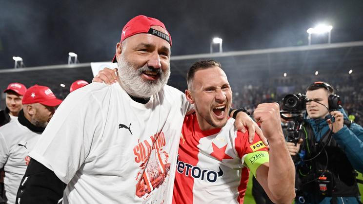 Fotbal - Chance liga 2024/25 - skupina o titul - Olomouc - Slavia (v bílo - červeném)