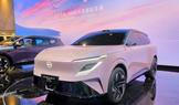 Plug-in hybridní pohon má i koncept Urban SUV. Oba modely se mají do roka začít sériově vyrábět.