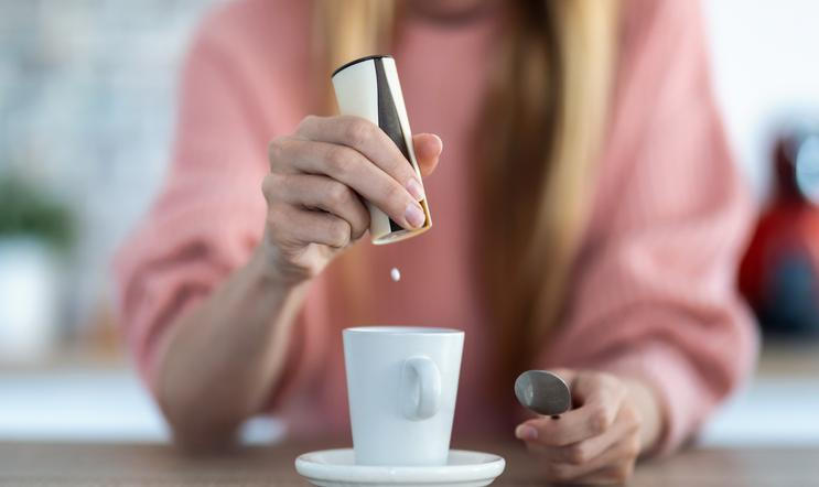 Close-up,Of,Woman,Hand,Throwing,Saccharin,Pills,On,Coffee,Cup