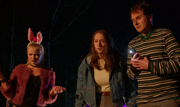 Lucie Pokorná, Petra Zábrodská a Jaroslav Urbanec v hororové komedii Tahle párty je DEAD.