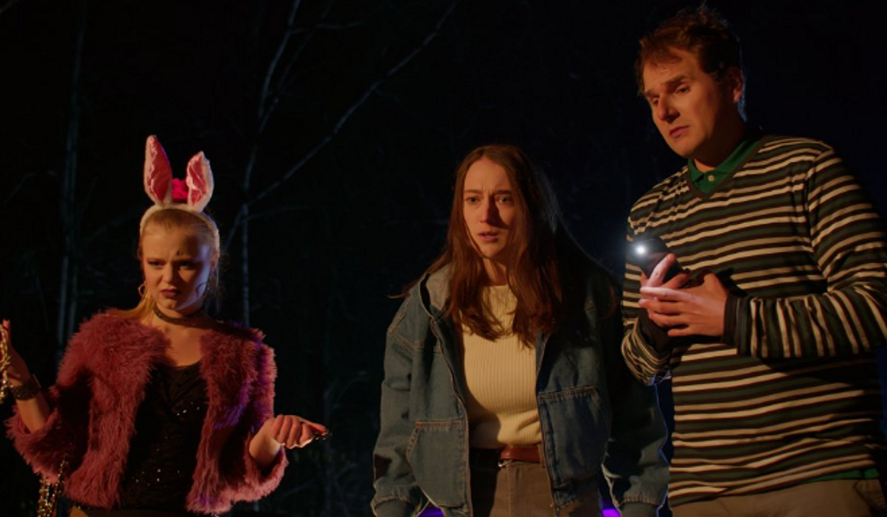Lucie Pokorná, Petra Zábrodská a Jaroslav Urbanec v hororové komedii Tahle párty je DEAD.