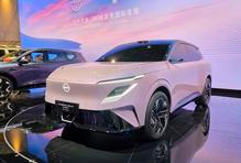 Plug-in hybridní pohon má i koncept Urban SUV. Oba modely se mají do roka začít sériově vyrábět.