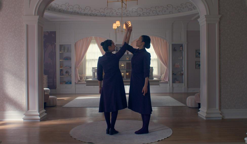 Mattea Confortiová v roli Becky a Chase Infinitiová jako Agnes v americkém seriálu Svědectví (2026).