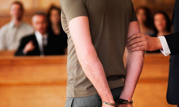 Zahraničí / Ilustrační snímek / Soud / Obviněný / Odsouzený / Pouta