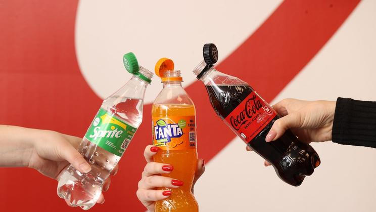 Coca-cola, neodnímatelná víčka