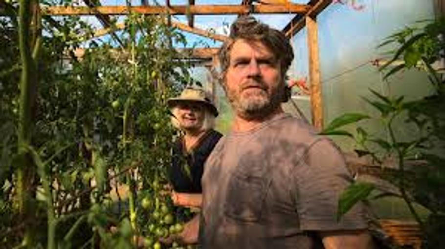 Americký komik Zach Galifianakis v komediální reality show Tohle je pořad o zahradničení.