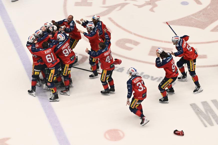 Pardubice slaví titul! Čtrnáctileté čekání ukončil v prodloužení Červenka