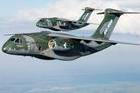 Česká armáda si pořizuje dvojici transportních letounů C-390 od firmy Embraer. První letadlo by mělo v Praze přistát s několikaměsíčním zpožděním v červnu.