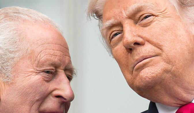 Králova čtyřdenní návštěva je komentátory vnímána jako snaha využít Trumpových sympatií k britským panovníkům a obecně symbolům monarchie k nápravě pošramocených vztahů s britskou vládou.