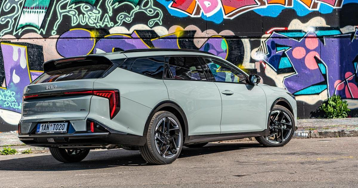 Velký kombík za nečekaně málo peněz. Kia vysílá do Česka novou zbraň proti Octavii