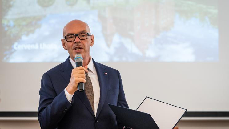 Ministr kultury Oto Klempíř (za Motoristy).