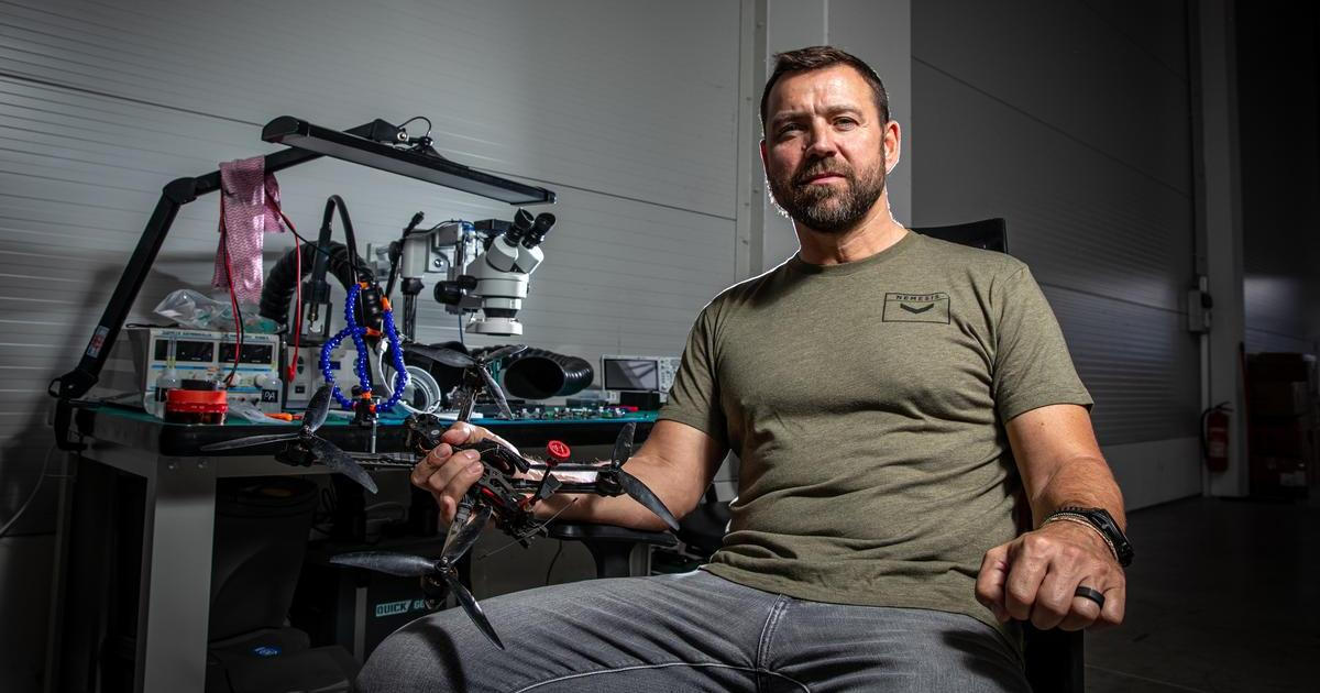 Další žaloba za „dechberoucí lež“ poslance ANO. Tvář Dronů Nemesis žádá omluvu a milion