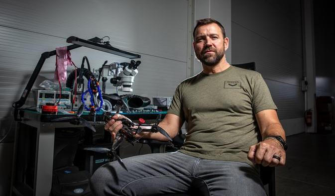 „Chování pana poslance Růžičky dlouhodobě vykazuje snahu zviditelnit se na Skupině D a lidech s touto neziskovou organizací spojených – a to i za cenu lží,“ říká Jan Veverka, spoluzakladatel Skupiny D.