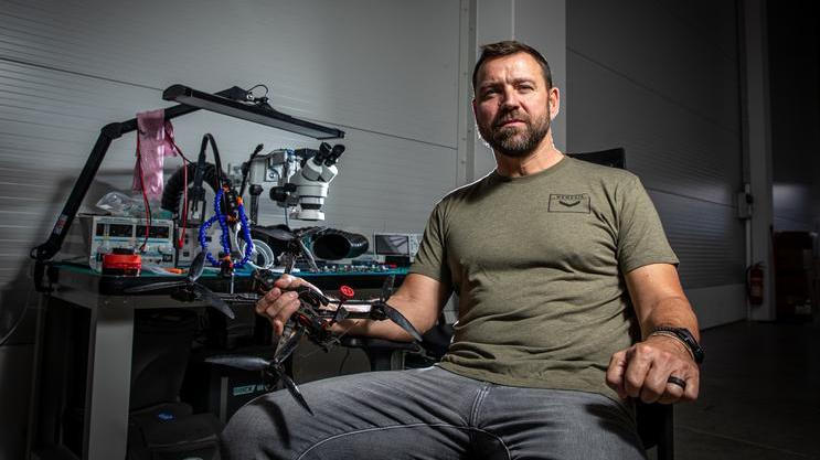 „Chování pana poslance Růžičky dlouhodobě vykazuje snahu zviditelnit se na Skupině D a lidech s touto neziskovou organizací spojených – a to i za cenu lží,“ říká Jan Veverka, spoluzakladatel Skupiny D.