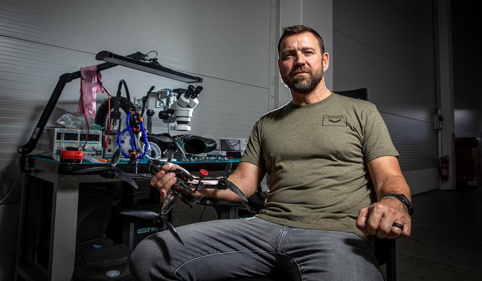 „Chování pana poslance Růžičky dlouhodobě vykazuje snahu zviditelnit se na Skupině D a lidech s touto neziskovou organizací spojených – a to i za cenu lží,“ říká Jan Veverka, spoluzakladatel Skupiny D.