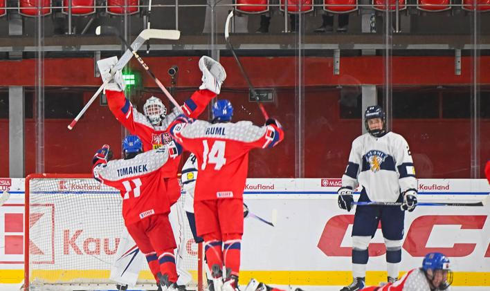 Česká osmnáctka slaví postup přes Finsko do semifinále MS 2026.