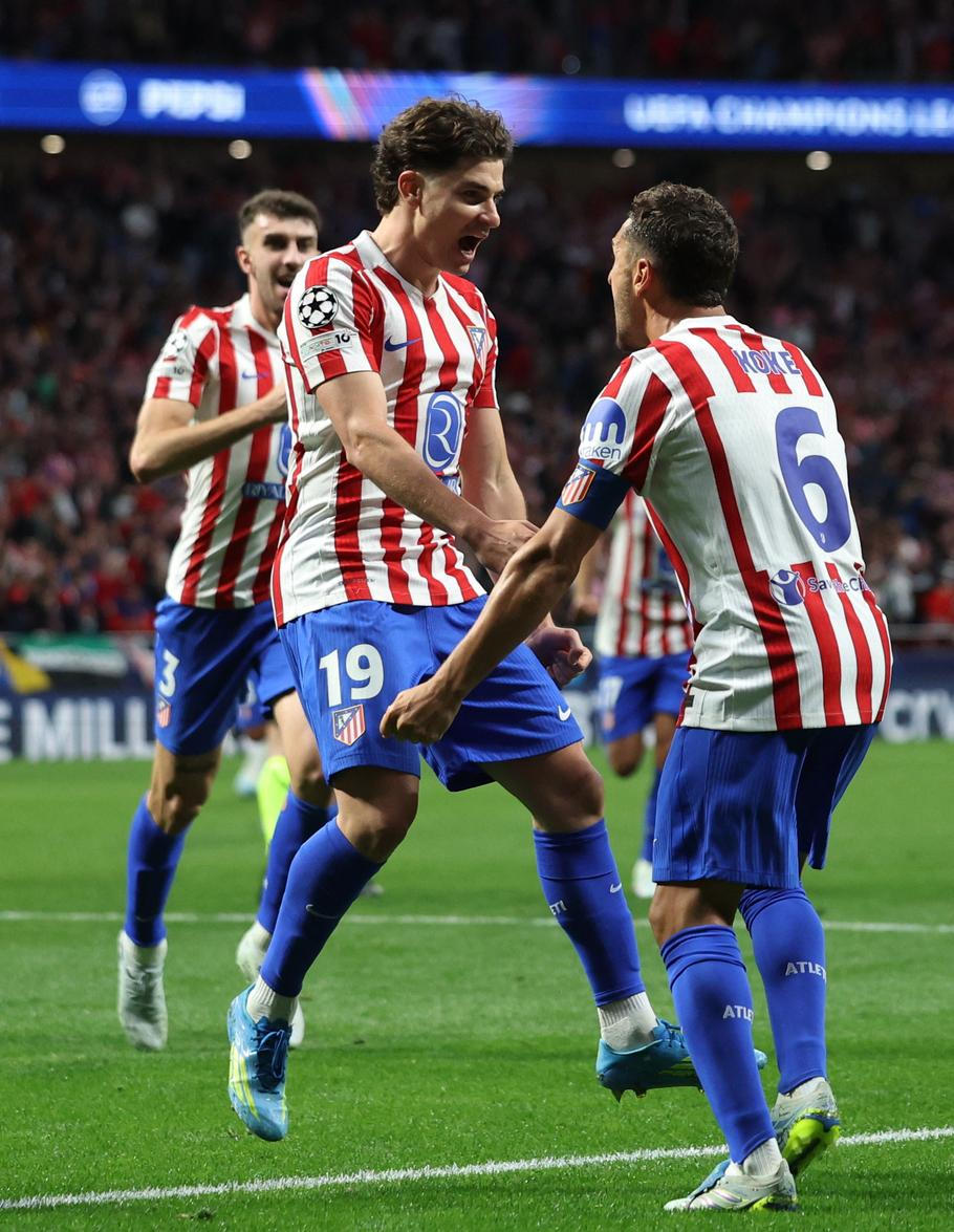 Hráči Atlética Madrid slaví gól v prvním semifinále Ligy mistrů proti Arsenalu