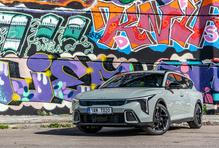 Jde o následovníka oblíbeného Ceedu, který je ale větší a míří na vyšší část kompaktního segmentu. Proto se značka rozhodla odstřihnout i od známého jména Ceed.