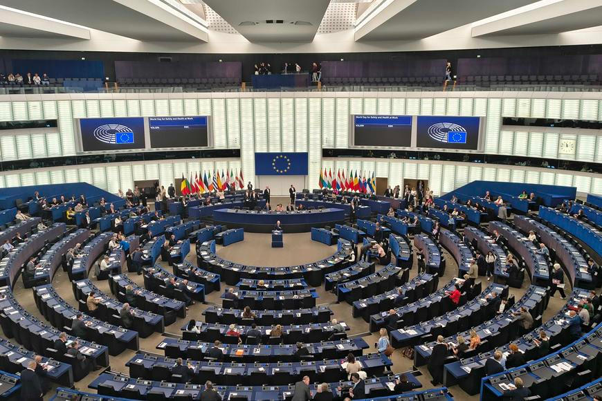 Platformy mohou opět dobrovolně odhalovat zneužívání dětí online, rozhodla EU