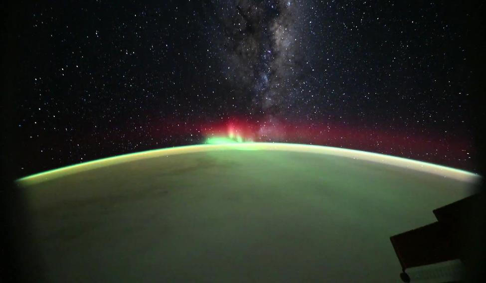 Nasa astronaut snaps vivid aurora and Milky Way from orbit