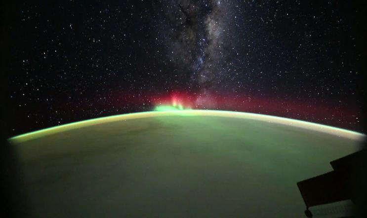 Nasa astronaut snaps vivid aurora and Milky Way from orbit