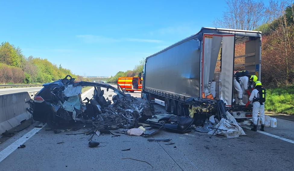 Nehoda kamionu a osobního vozu zastavila ve čtvrtek odpoledne v Ostravě provoz na dálnici D1. 