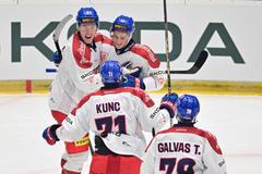 Radost českých hokejistů v zápase Euro Hockey Tour v Českých Budějovicích