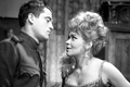 Jan Tříska v roli Lojzíka a Jiřina Bohdalová jako temperamentní Tonka ve filmu Martina Friče Hvězda zvaná pelyněk (1964).    